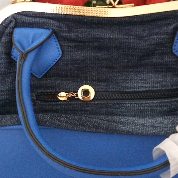 NWT🎁FREE GIFT INCLUDED🎁 Brand New Rhinestones Crystals Denim Shoulder Handbag - Picture 14 of 16